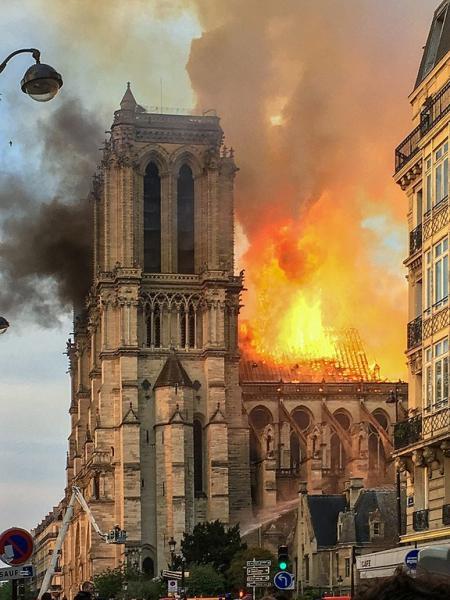 incendio-cattedrale-notre-dame-parigi